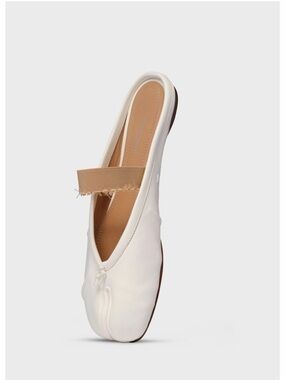 Do not buy - looking to buy size 9 mules (Maison Margiela)